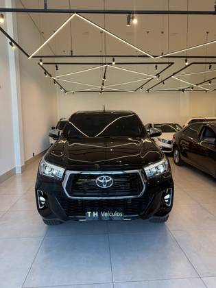 TOYOTA HILUX 2.8 SRX 4X4 CD 16V DIESEL 4P AUTOMÁTICO TOYOTA HILUX 2.8 SRX 4X4 CD 16V DIESEL 4P AUTOMÁTICO